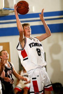 米兰体育app下载-替补球员是否在关键比赛表现更专注稳定，替补球员应从什么位置入场